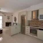 Tina's Lovely דירה וולוס