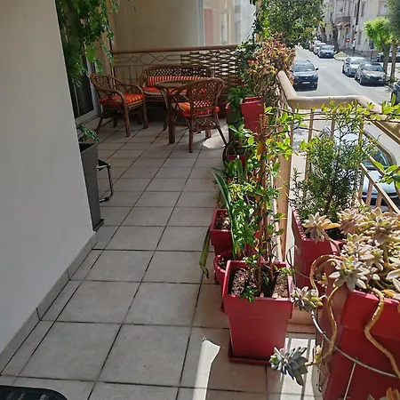 πολυτελές οροφοδιαμέρισμα τίνας